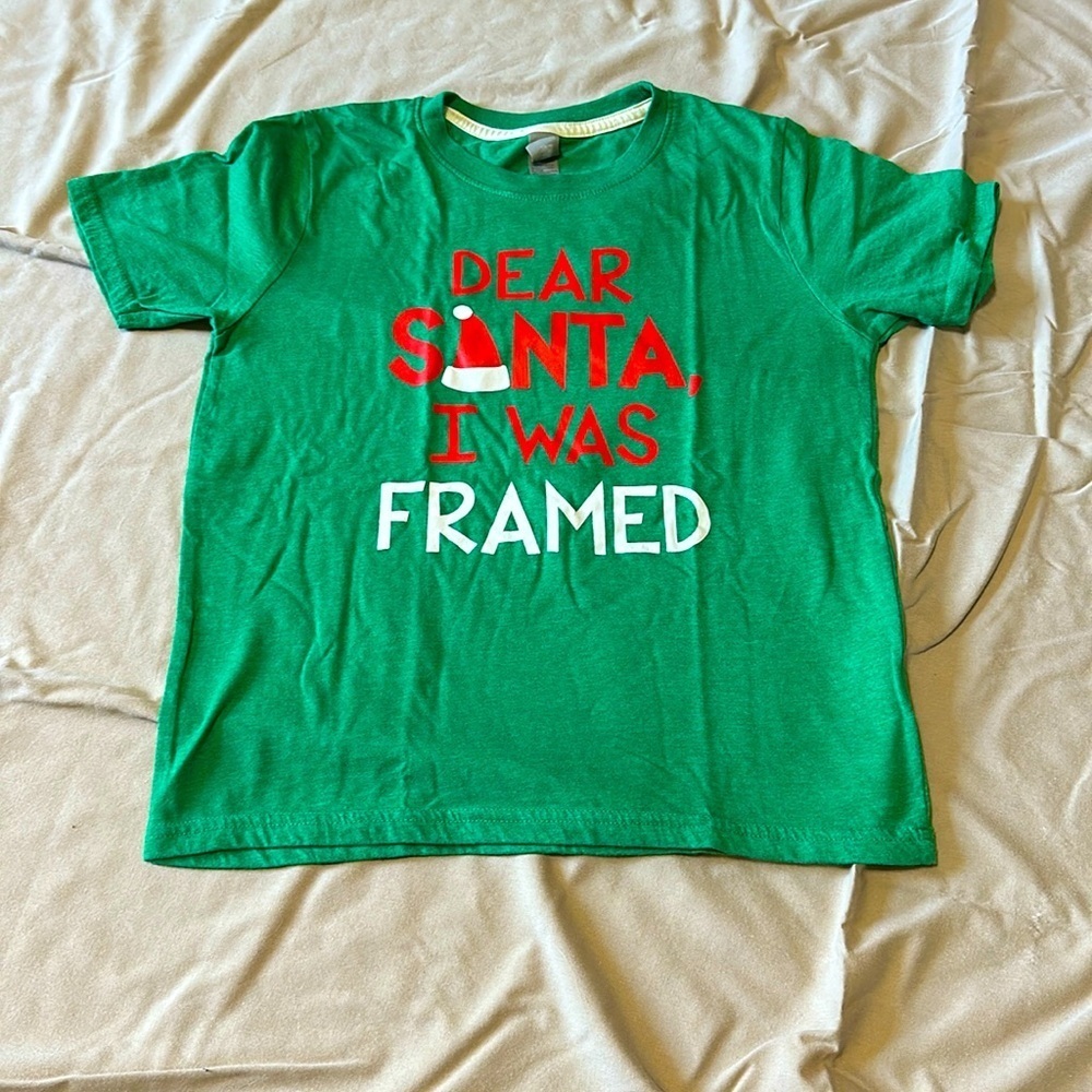 Instant Message “Dear Santa, I was Framed” Tee, Sz M (10)